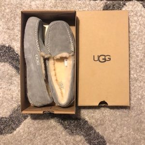 Ugg authentic original slippers Dakota